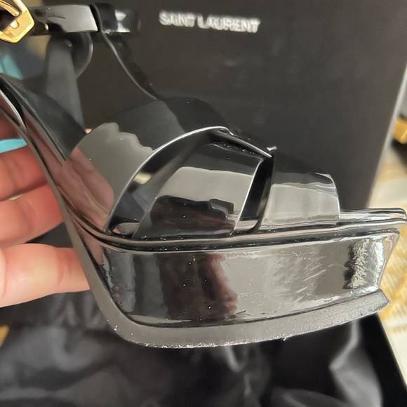 Saint Laurent Vitello Vernice Nero Heels - Picture 10 of 11